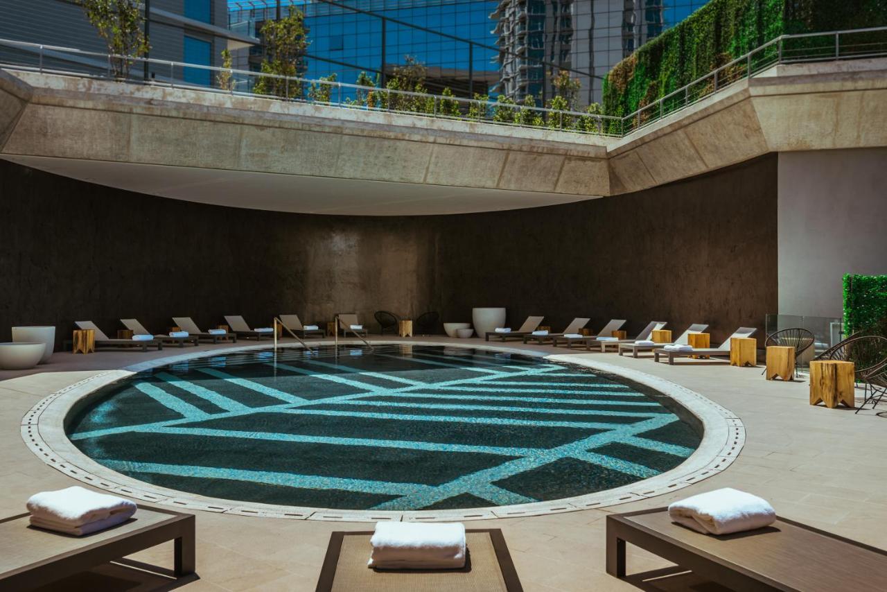 Hotel SLS Buenos Aires Puerto Madero Exterior foto The pool at the hotel