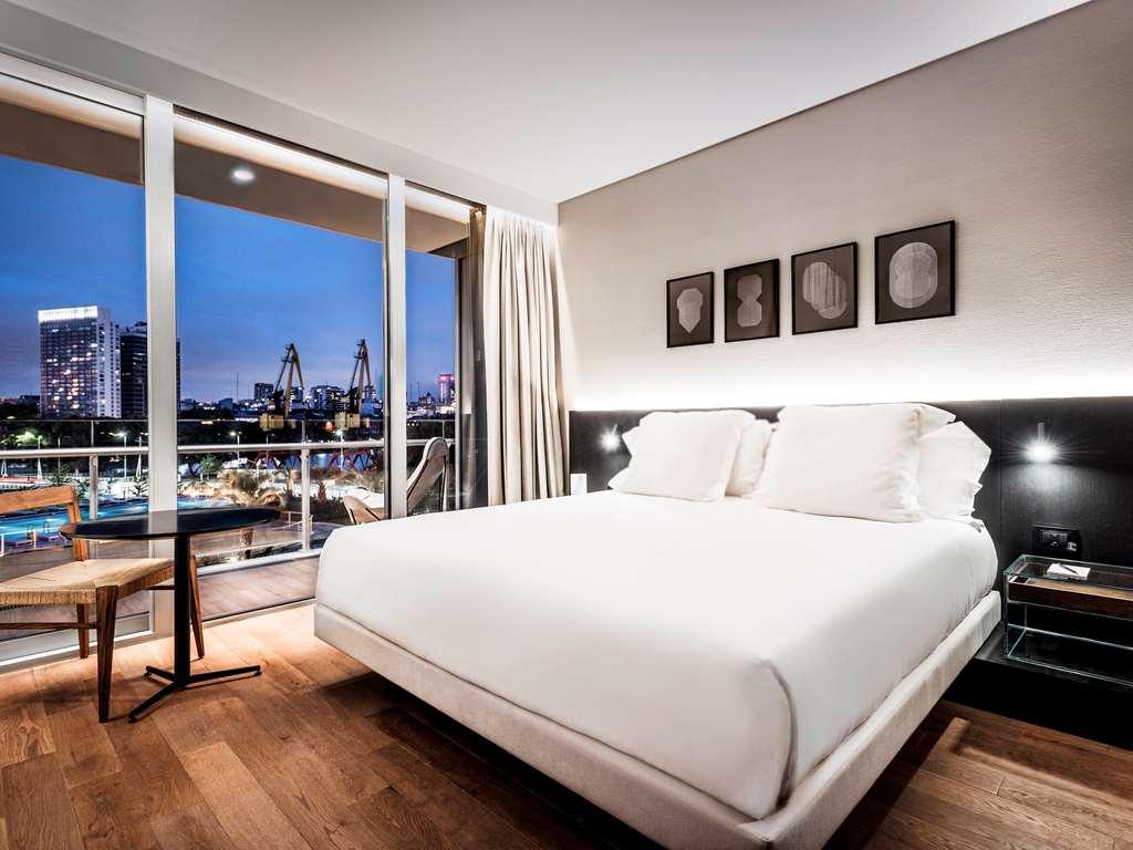 Hotel SLS Buenos Aires Puerto Madero Habitación foto A bedroom at the London Edition